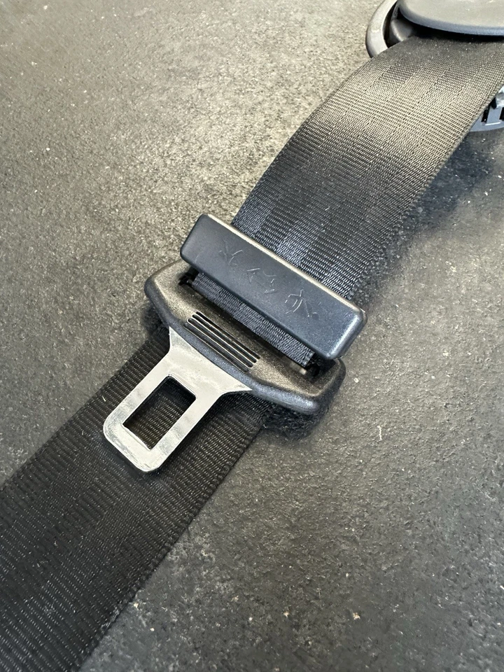 AUDI B5 S4 A4 2000-2002 - Conjunto cinturón seguridad trasero 8D0857727 Foto 3 de 4