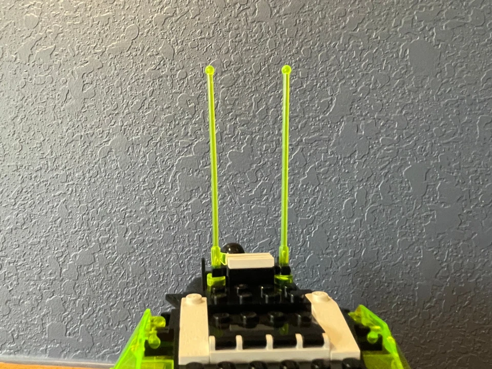 Lego - Blacktron 2 - 6933 - Spectral Starguider - 100% Complete - Instructions - Image 4 of 4