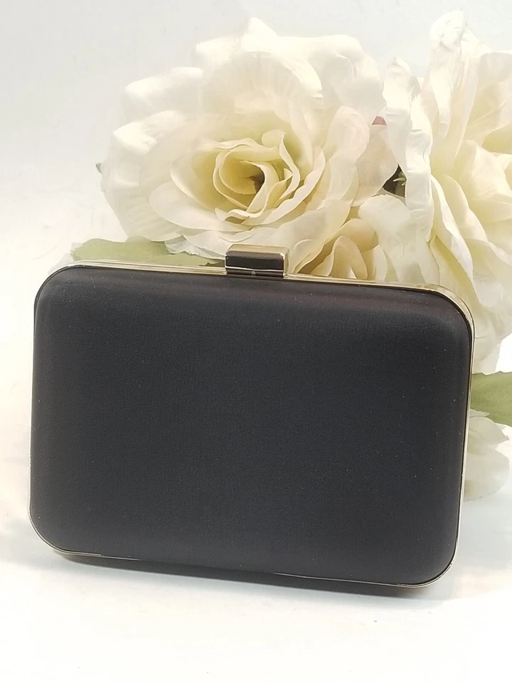 Черный атласный вечерний клатч HUGO BOSS в хромированном корпусе - Изображение 3 из 4