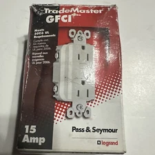 PASS & SEYMOUR 1595-LA GFCI DUPLEX RECEPTACLE * NEW Old Stock
