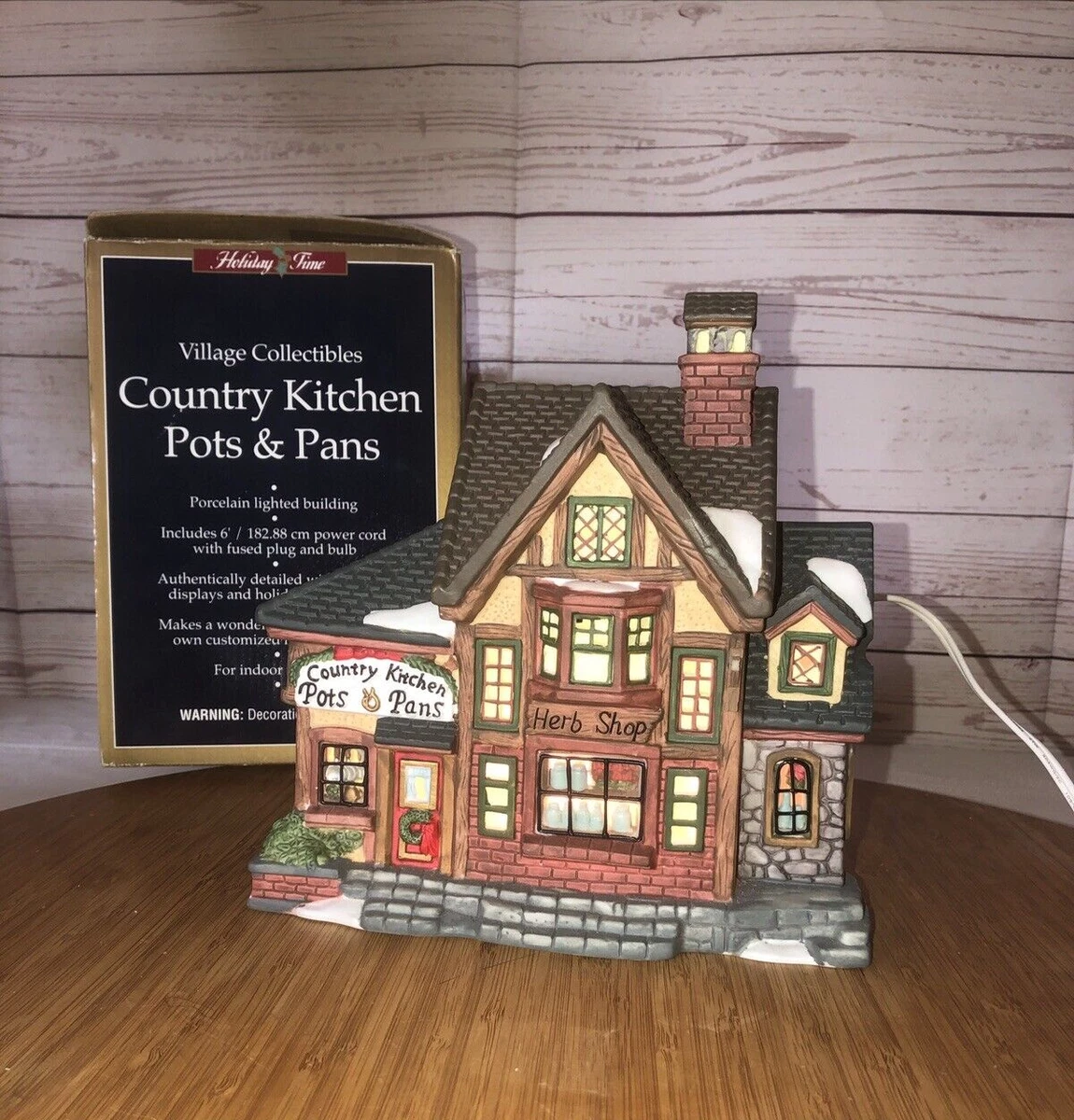 VILLAGE COLLECTION COUNTRY KITCHEN POTS AND PANS LIGHTED PORCELAIN HOUSE  *READ