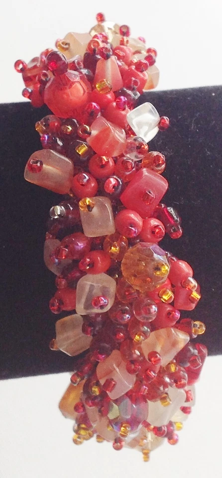 bracelet vintage tout de perles corail création dans les couleurs rouge 532 - Photo 1/3