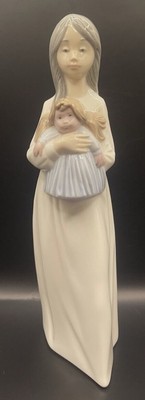 NAO LLADRO Figur Eine Neue Puppe 