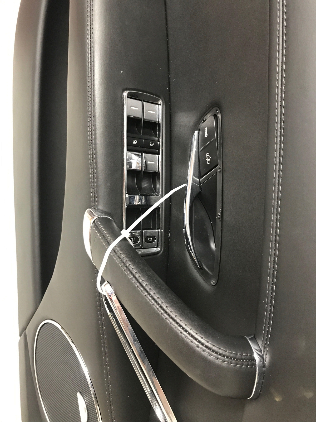 2013-2019 BENTLEY FLYING SPUR FRONT LEFT INNER DOOR PANEL *BROKEN HANDLE COVER*
