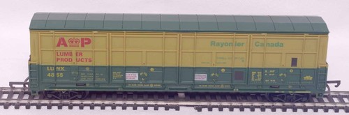Life-Like Trains HO Thrall Door Rayonier box car - boxed - Canadian - Picture 3 of 8