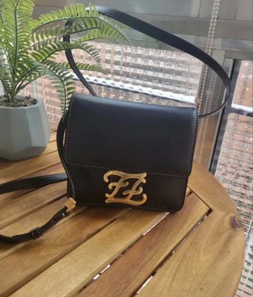 Bolso Fendi Karligraphy