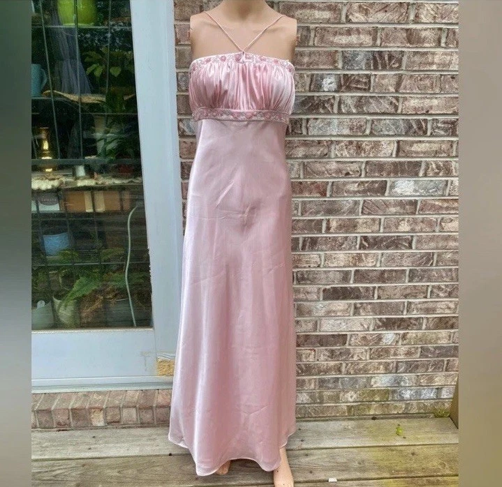 sachin and babi light blue dress What Is The Difference Between A Prom Dress And An Evening Gown?