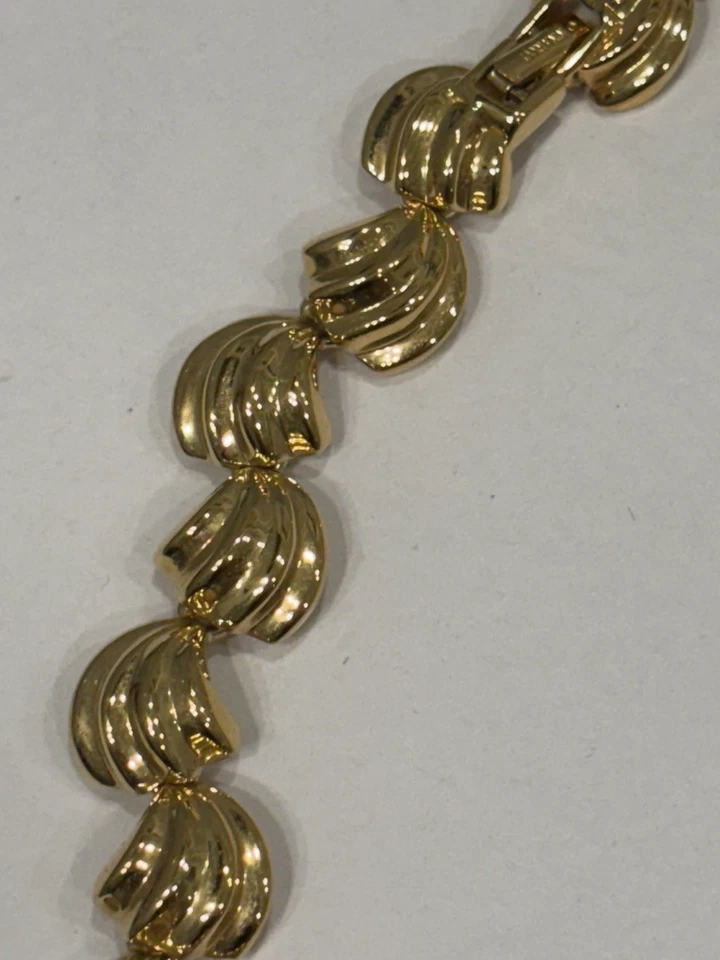 Collar colgante tono oro Nina Ricci. 17,5 pulgadas excelente estado sin caja. Foto 4 de 4