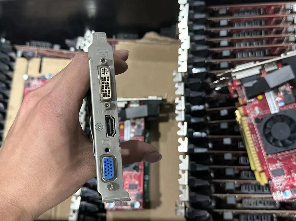 AMD ATI Radeon HD8350  1GB DDR3 PCIe x16 VGA/DVI/HDMI Video Cards - Image 3 of 4