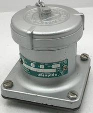 ACR3033 Appleton 3-WIRE 3-POLE 30-AMP STYLE 1 RECEPTACLE THREADED/TWIST CAP