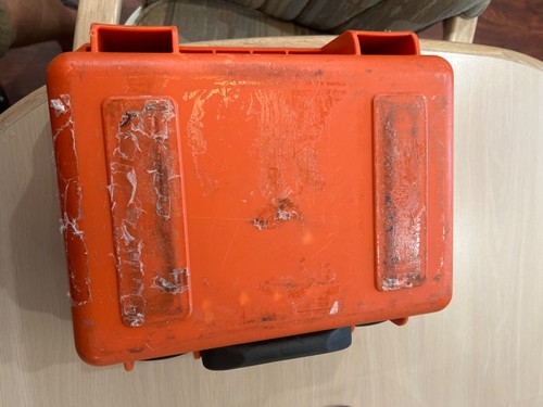 Pelican hard gig Weatherproof Case Orange was used for shipping. Hard drives - Picture 6 of 7