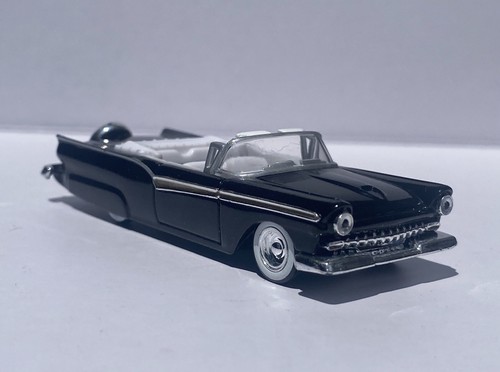 Hot Wheels 1957 Ford Fairlane Convertible Black 1/64