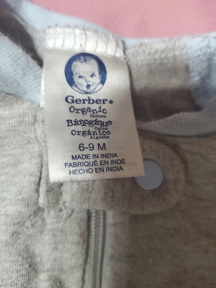 Gerber Baby 2-Pack Blanket Sleeper Size 6-9 Months free onesie - Imagem 3 de 4