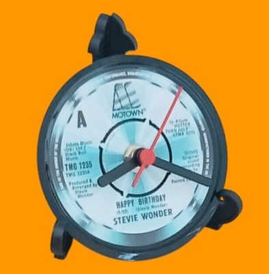 STEVIE WONDER HAPPY BIRTHDAY - 4'' Motown SCHREIBTISCH / TISCHUHR Upcycling Schallplatte