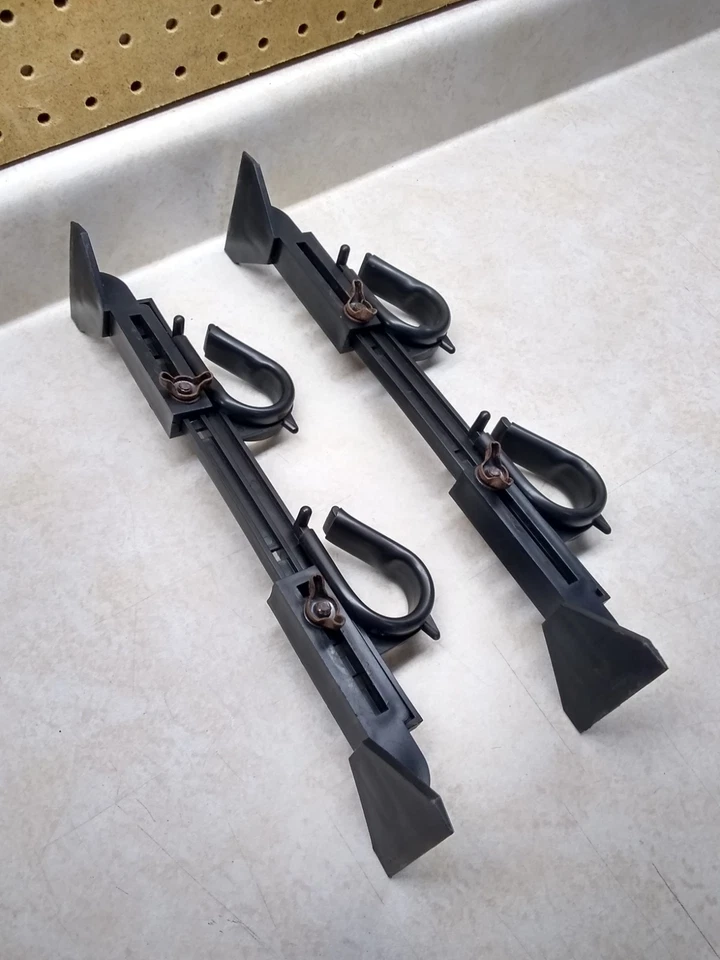 Bastidores para rifle negros de colección, montaje en ventana, ajustables, (2) montaje para rifle, plástico Foto 2 de 4