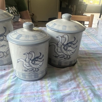 Louisville Stoneware Gaggle of Geese Canister Set 3 Blue/White Lids 16oz