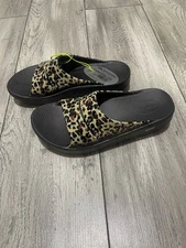 OOFOS OOahh Womens Size 8 Recovery Black Leopard Luxe Limited Slide Sandals.