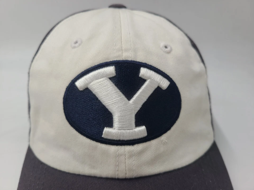 Boné chapéu ajustável algodão NCAA branco azul Brigham Young University BYU Cougars - Imagem 4 de 4
