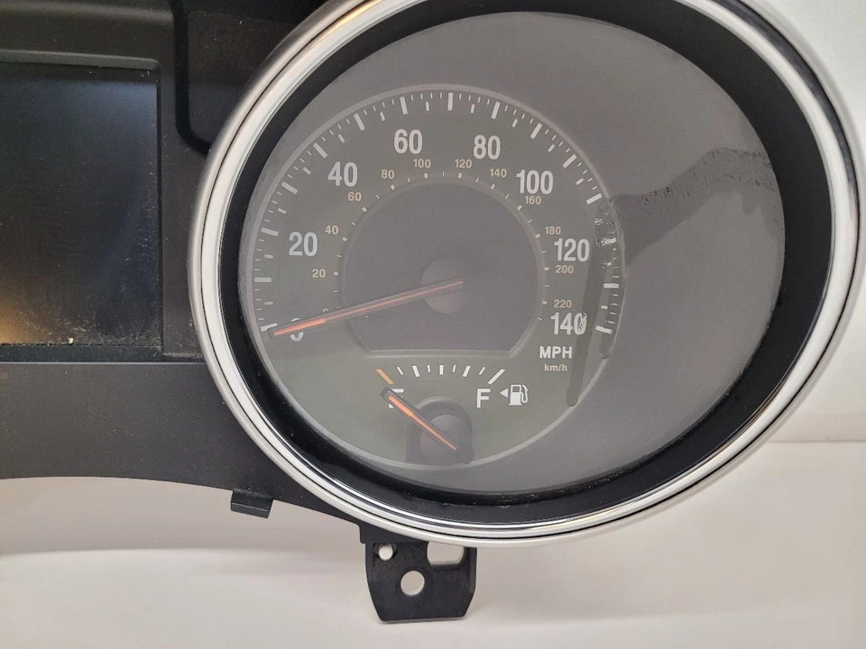 11 JEEP GRAND CHEROKEE Speedometer Cluster MPH From 5/3/10 56046471 Foto 3 de 4
