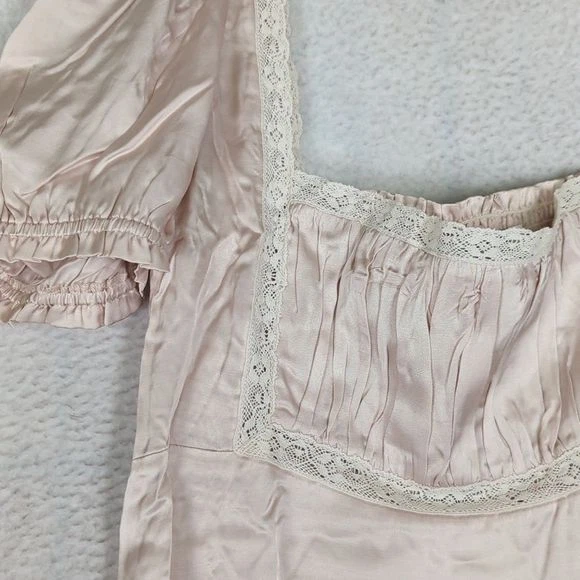 Mini vestido Rumored Junior's Napa Valley Dove cetim manga folhada tamanho M - Imagem 3 de 4