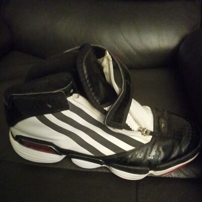 2009-2010 Derrick Rose Game Used Chicago Adidas Sneakers 