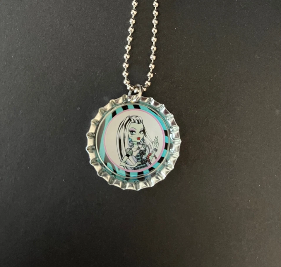 Muñeca Monster High / Collares / 15 Favores de Fiesta / Regalo Amigo / Monster High Foto 2 de 4