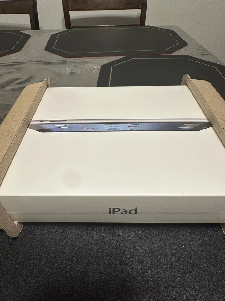 Apple iPad 3rd Gen 64GB Wi-Fi + Cellular AT&T 9.7in Black Collectors Item Read👇 - Image 4 of 4