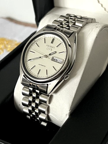 Seiko 5 7019 8200 Silver Dial Day Date Automatic Watch Vintage 1975 Watch