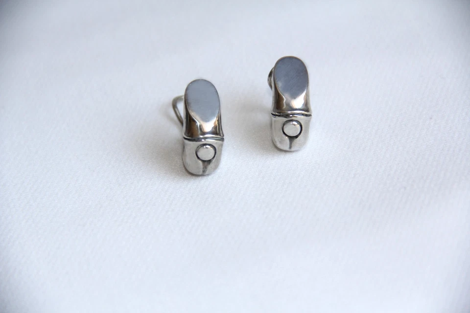 Pendientes de aro Huggie de plata de ley RAROS de John Hardy. Precioso extremadamente raro Foto 3 de 4