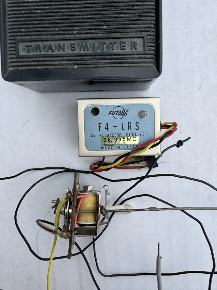 Sistema de escape de un solo canal MRC de colección TRANSMISOR Futaba MODELO F-66 CON RX Foto 3 de 4