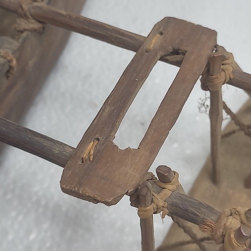 Nave passeggeri modello in legno OUTRIGGER canoa scolpita - firmata / inizializzata - Foto 12 di 24