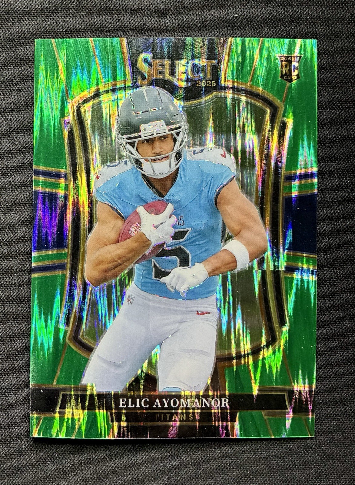 2025 Panini Select Premier Level Green Prizm Shock Elic Ayomanor RC #127 2/5