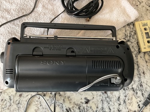Sony CFM-155 FM-AM Radio Lettore Cassette + Cavo AC Portatile TESTATO SUONA BENISSIMO! - Foto 5 di 7
