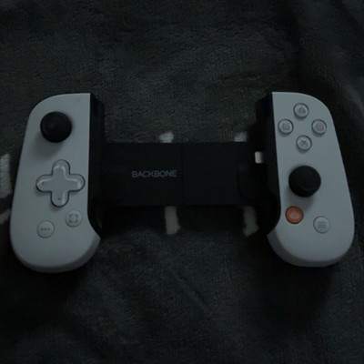 Backbone One Mobile Controller for iPhone iOS Lightning Ergonomic White/Black