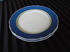 C-979 2 Wedgewood Tuscany Collection Classico Scalloped Dinner Plates Blue Rim