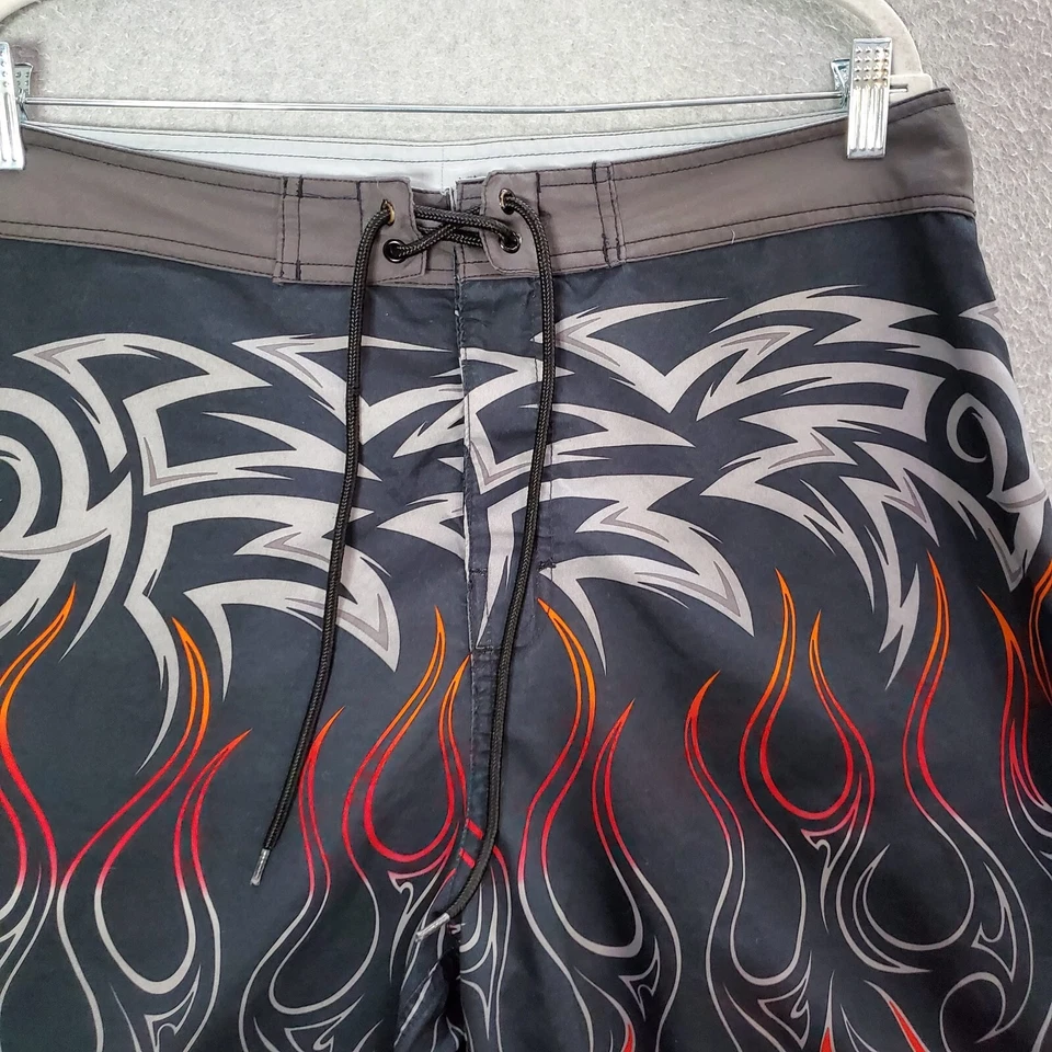 OP Hombres Traje de Baño 34 Negro Flaming Boardshorts Logo Y2K Surf Playa Foto 2 de 4