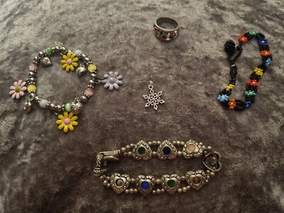 3 bunte Armbänder, Schneeflocke Anhänger, Ring Mode Modeschmuck Konvolut