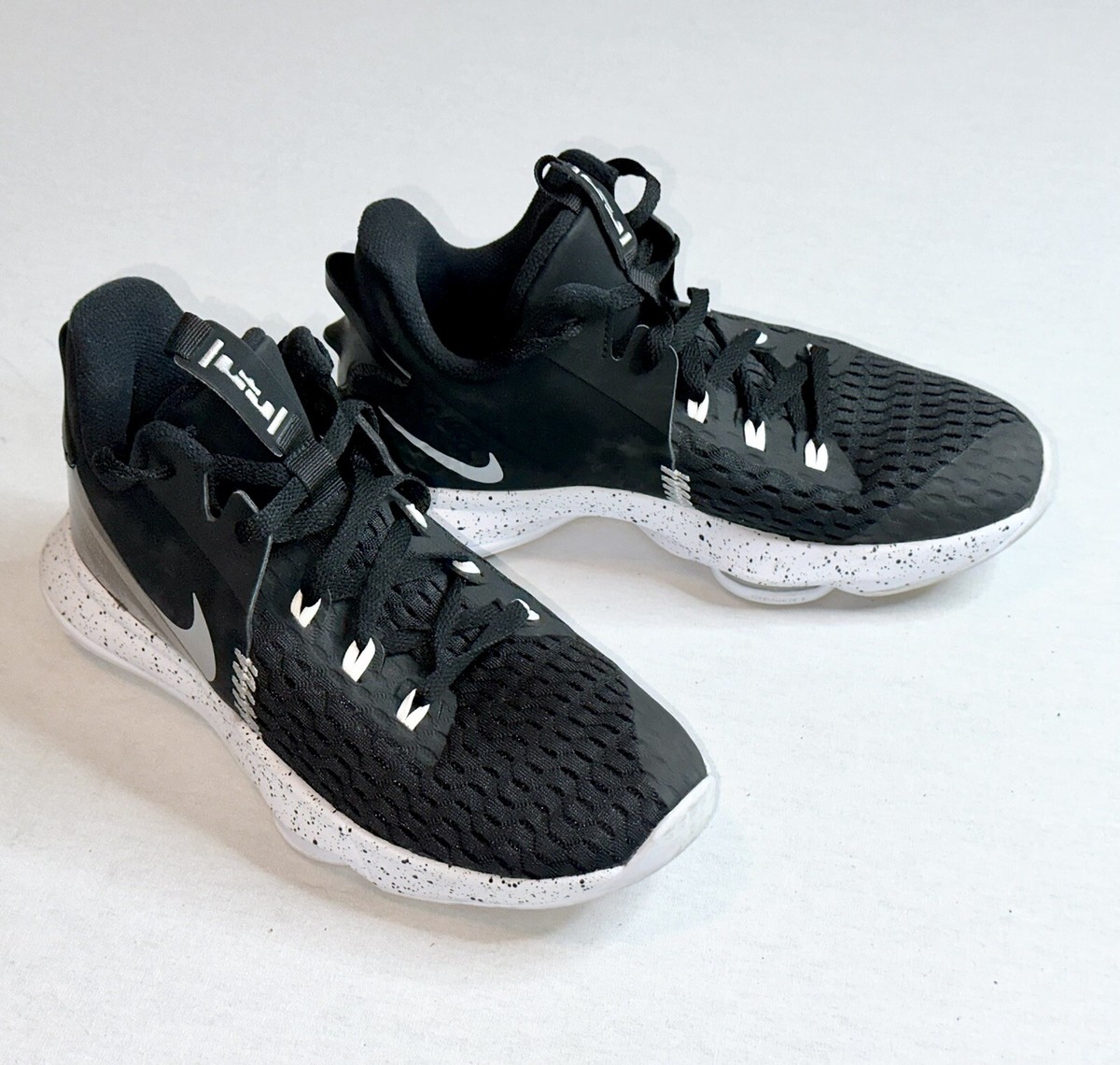 Size Nike LeBron Witness Black Metallic Silver Acquisti