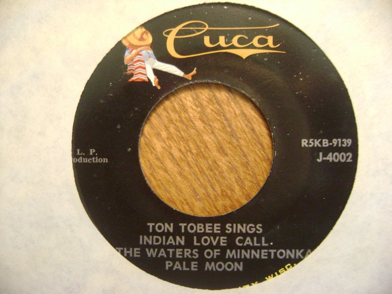 CUCA 45 EP RECORD/ TON TOBEE/ SINGS TREES ,THE LORD'S PRAYER ETC/ EX CONDITION 