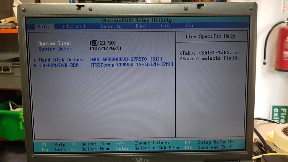 Fujitsu esprimo v5535 15.4" Laptop Intel Celeron 540 1GB 80GB, NO OS - Image 3 of 4