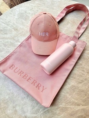 PRESALE ] Burberry Her Gift Set – Tote Bag, Cap & Insulated Bottle
