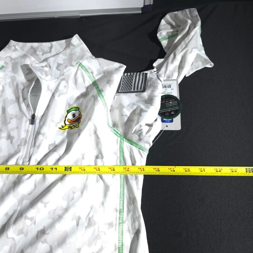 Pullover Oregon Ducks para mujer grande camuflado cuarto cremallera manga larga Top Coliseo Foto 4 de 4