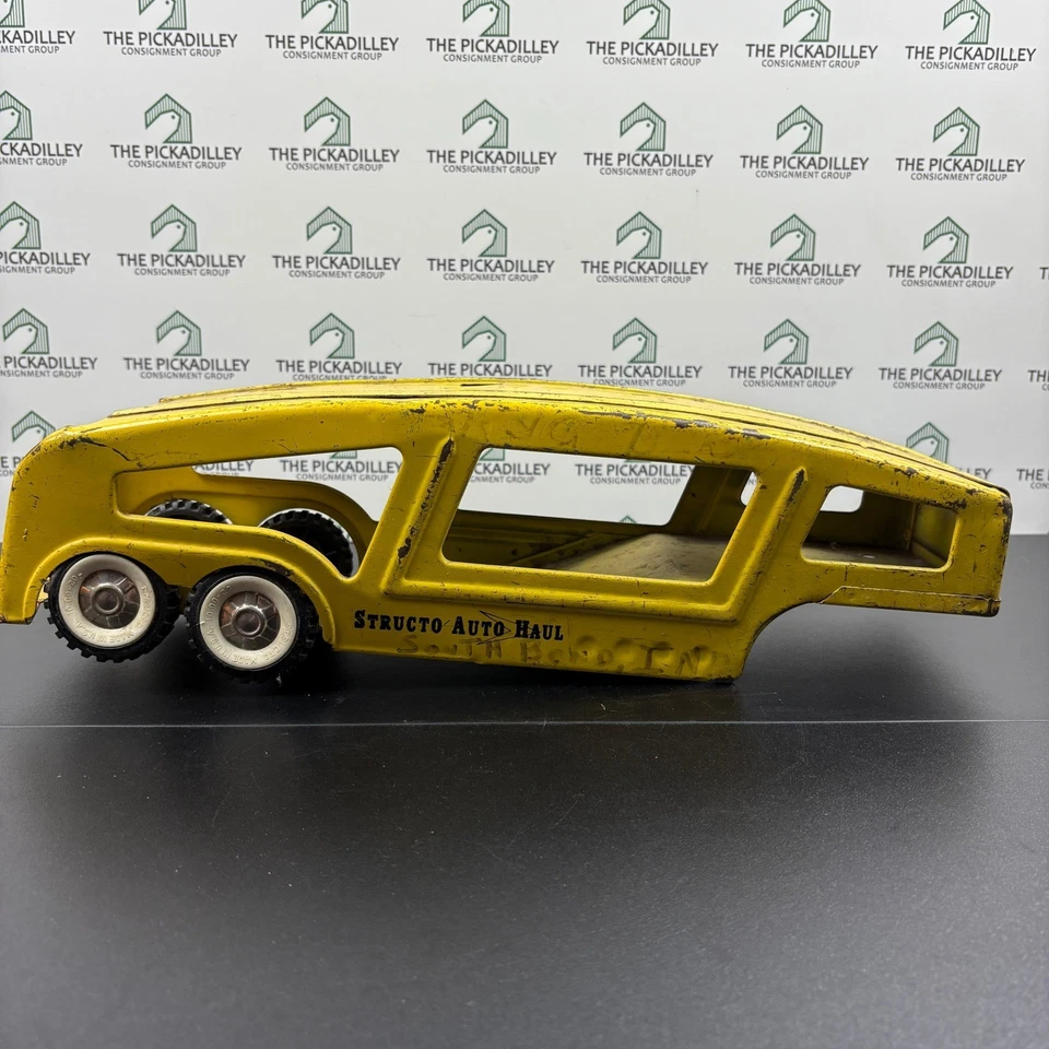 Structo Auto Haul Vintage Toy Car Carrier Truck Pressed Steel Yellow Wheels - Image 3 of 4