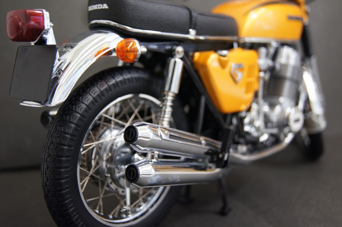 Honda CB750K0 candy gold 1/6 made by Minichamps cast iron