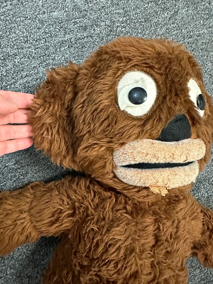 Vintage THE CINNAMON BEAR Lipman Wolfe Portland Oregon Stuffed Animal