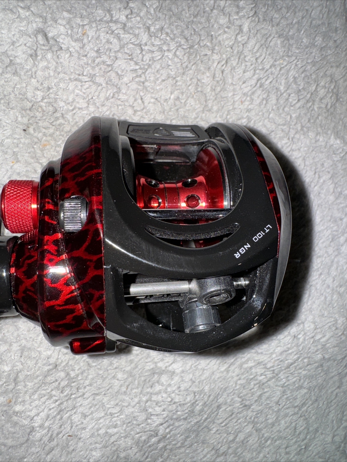 Favorite Reel PBF Lit Baitcast Reel 8 + 1BB 6.4:1 7.3 oz LT 100 NGR (Right hand)