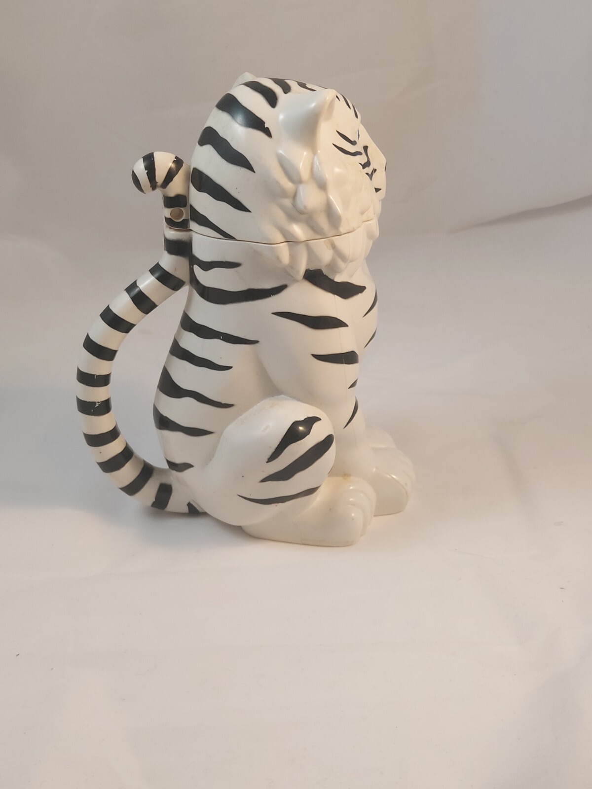 Ringling Bros Barnum & Bailey Circus WHITE TIGER Lidded Stein Mug Cup 2 set