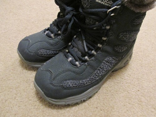 Skechers D’lites Womens Waterproof Black Faux Fur Winter Boots Size 7 - Picture 2 of 6