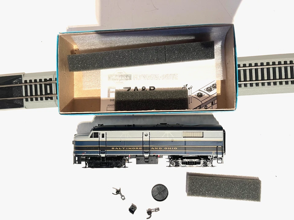 Coches de pasajeros HO 6 Baltimore y Ohio B&O AHM/Rivarossi - Proto2000 Alco Loco Foto 3 de 4