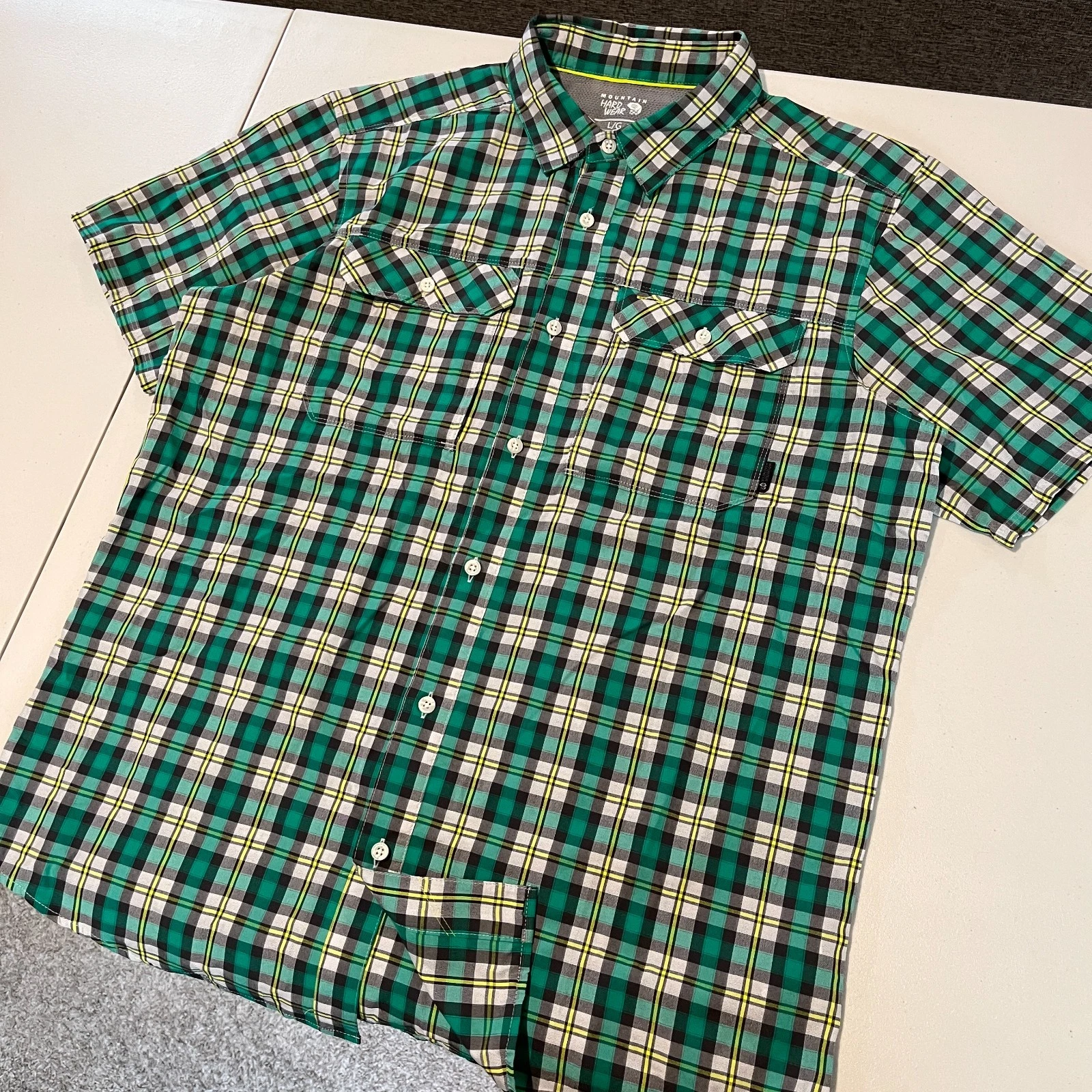 Mountain Hardwear Button Up Shirt Mens Large Short Sleeve Vented Fishing Hiking